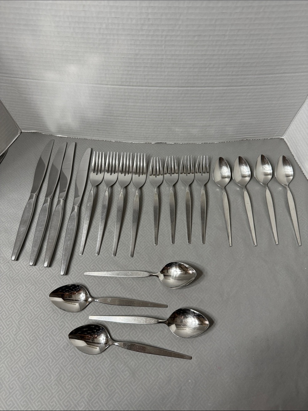 Oneida Community SATINIQUE Older Pattern Stainless Flatware 4 5Pc Place Settings